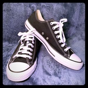 Converse All Stars Size 8.5 NWOT